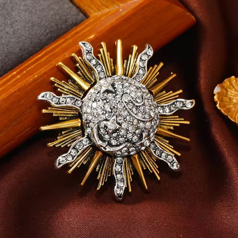 Vintage Gold Sunburst Crystal Brooch – Radiant Statement Pin - Picture 9 of 9